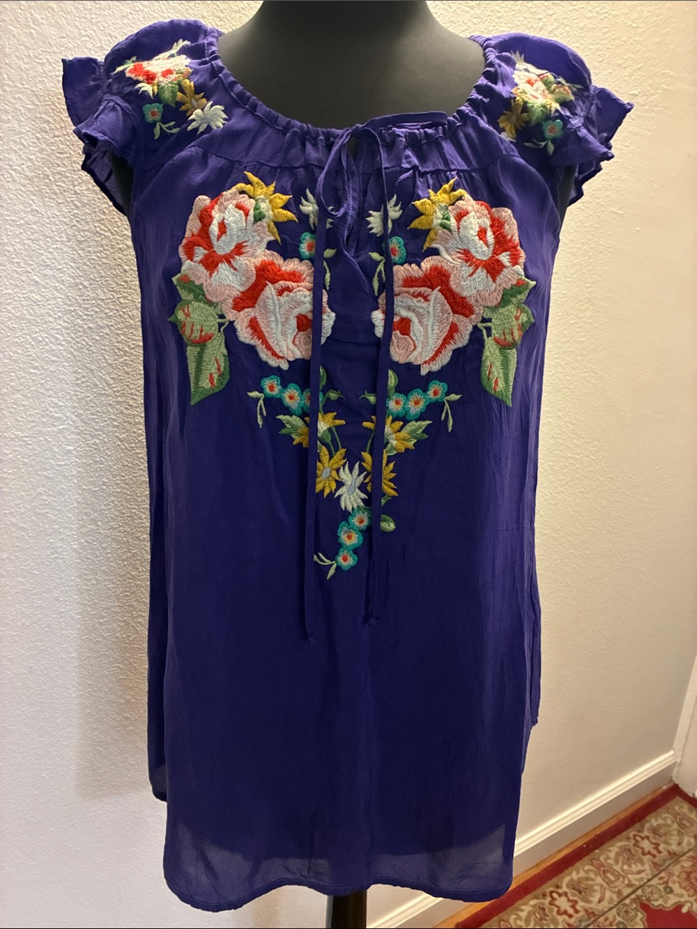 Johnny Was Purple Rayon Embroidered Floral Tunic tie Front Top Size Small